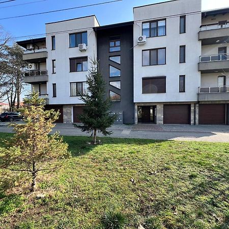Kazanlak Large Guest House Apartment Near The Center With Full Kitchen & Dining Room, King Beds, Garden Patio, Free Parking & Self Check-In المظهر الخارجي الصورة
