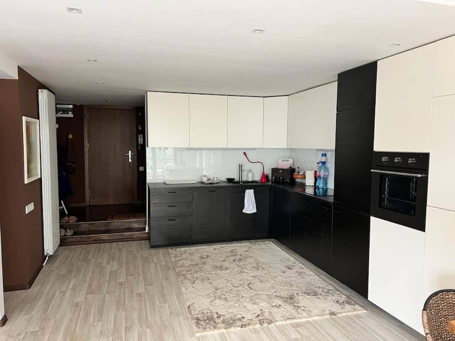 Kazanlak Large Guest House Apartment Near The Center With Full Kitchen & Dining Room, King Beds, Garden Patio, Free Parking & Self Check-In المظهر الخارجي الصورة