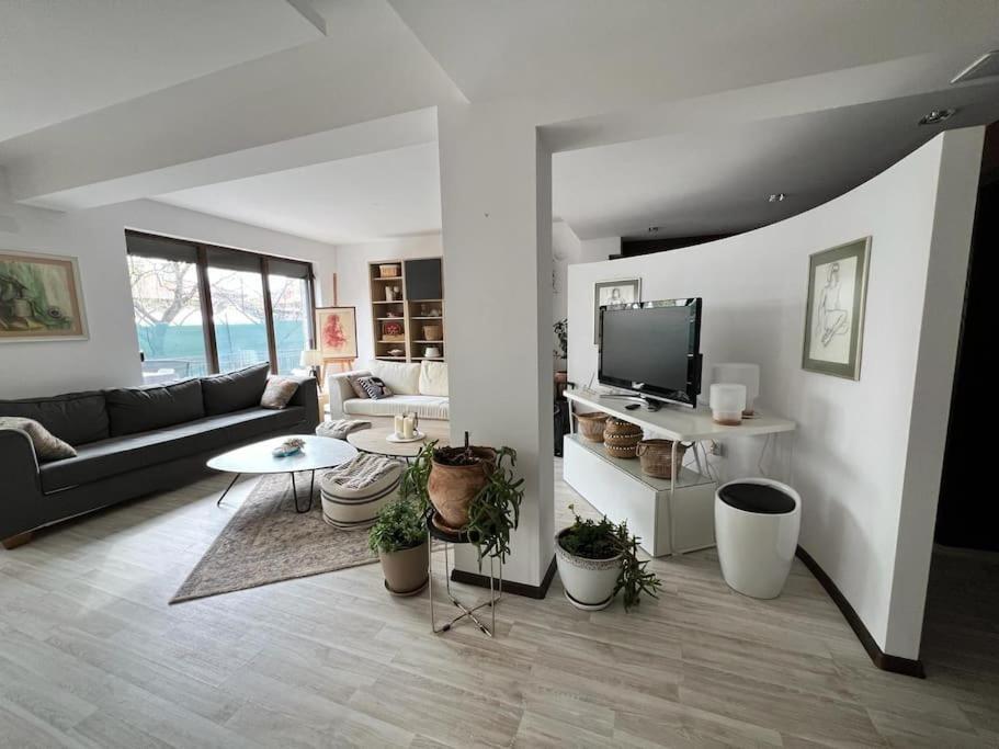 Kazanlak Large Guest House Apartment Near The Center With Full Kitchen & Dining Room, King Beds, Garden Patio, Free Parking & Self Check-In المظهر الخارجي الصورة