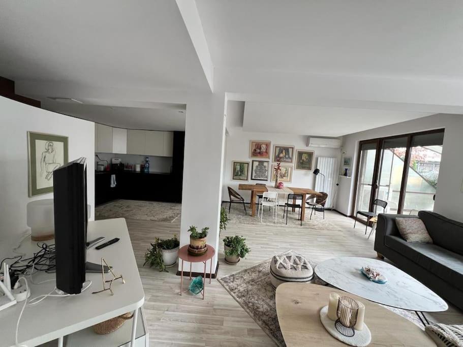 Kazanlak Large Guest House Apartment Near The Center With Full Kitchen & Dining Room, King Beds, Garden Patio, Free Parking & Self Check-In المظهر الخارجي الصورة