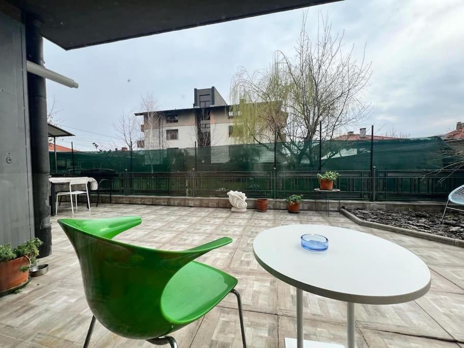 Kazanlak Large Guest House Apartment Near The Center With Full Kitchen & Dining Room, King Beds, Garden Patio, Free Parking & Self Check-In المظهر الخارجي الصورة