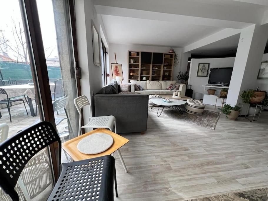 Kazanlak Large Guest House Apartment Near The Center With Full Kitchen & Dining Room, King Beds, Garden Patio, Free Parking & Self Check-In المظهر الخارجي الصورة