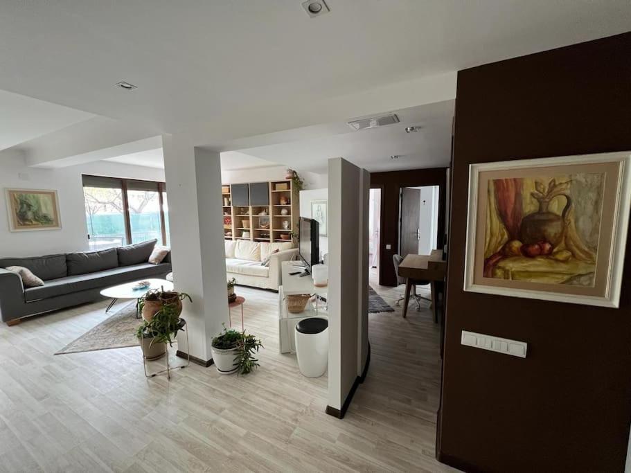Kazanlak Large Guest House Apartment Near The Center With Full Kitchen & Dining Room, King Beds, Garden Patio, Free Parking & Self Check-In المظهر الخارجي الصورة